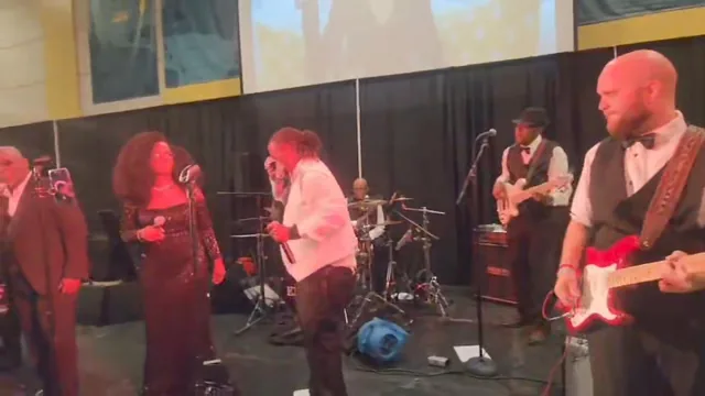 Encore of Lexington live on Facebook — video 19